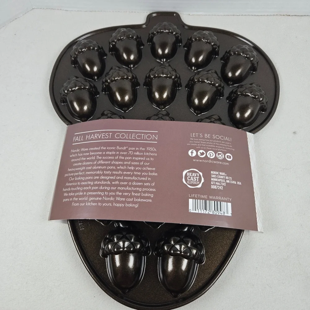 Nordic Ware‎ Acorn Cakelet Baking Pan Tray Mold Autumn Thanksgiving Fall